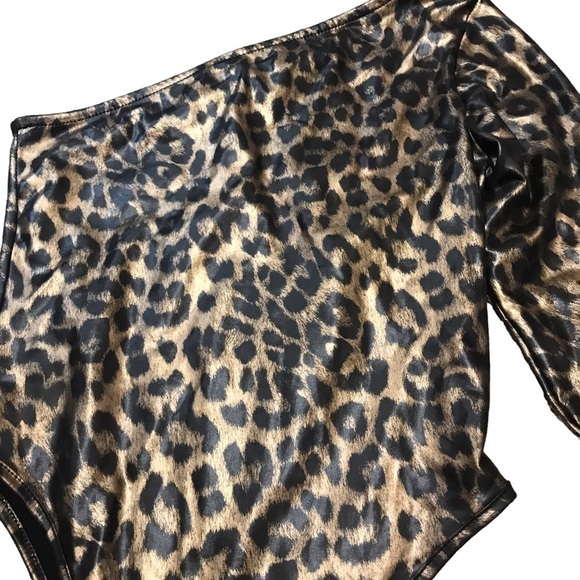 3/$15 Fashion nova one shoulder long sleeve asymmetrical cheetah print bodysuit - Picture 4 of 8